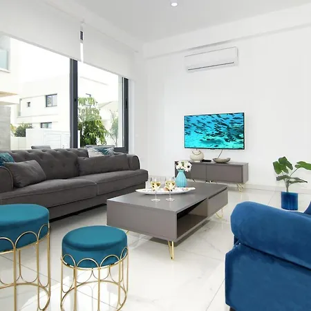 Amity Πρωταράς